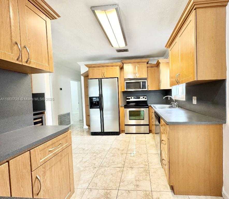 Small Image of 6580 WEST 12TH CT, Hialeah Number 11