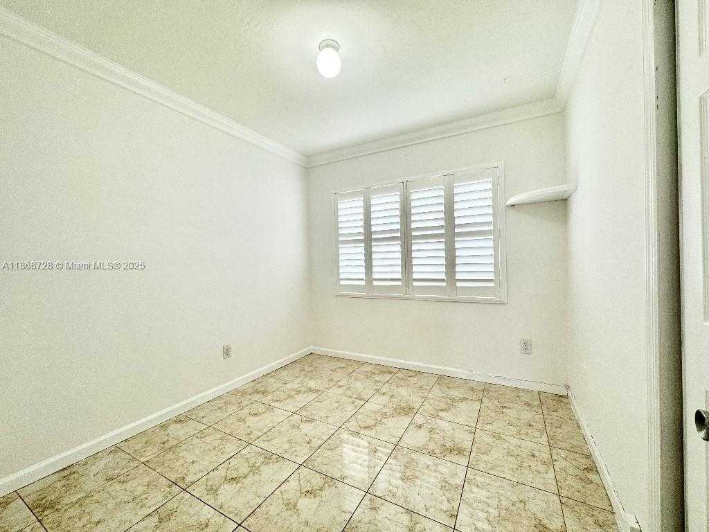 Small Image of 6580 WEST 12TH CT, Hialeah Number 15