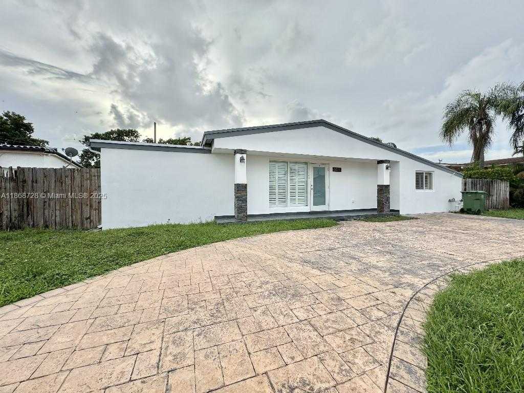 Small Image of 6580 WEST 12TH CT, Hialeah Number 2