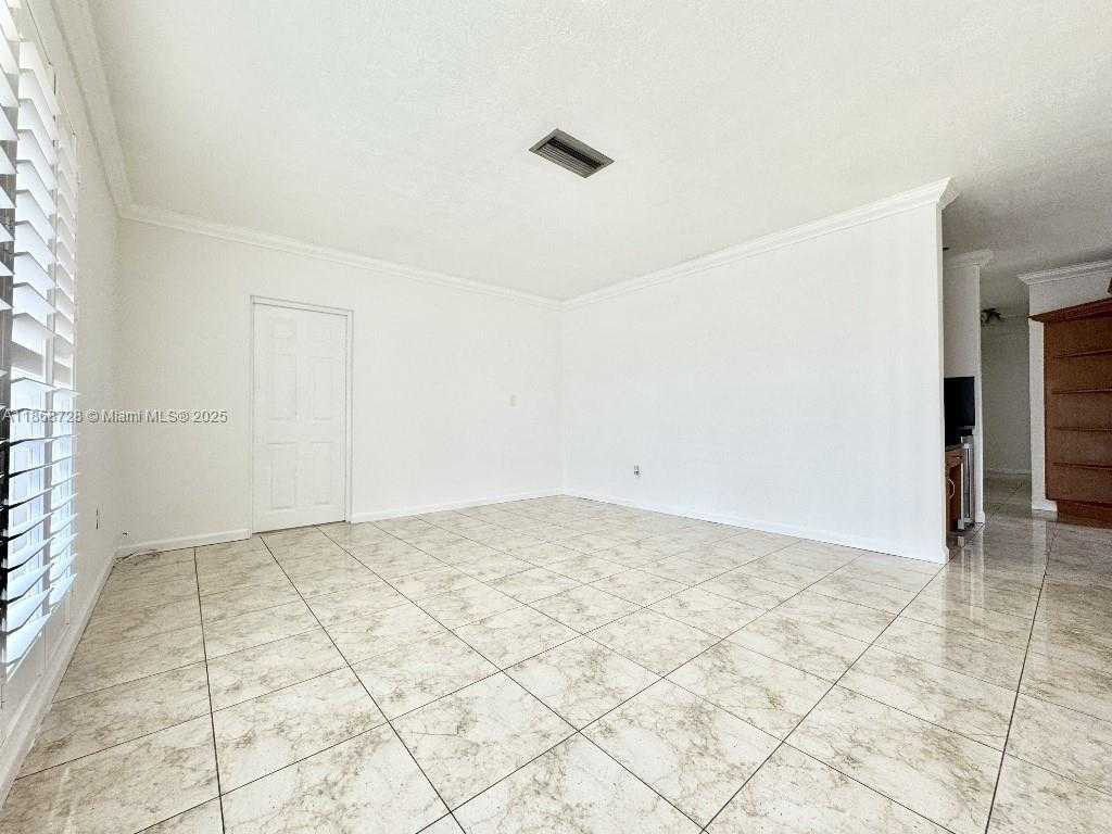 Small Image of 6580 WEST 12TH CT, Hialeah Number 4