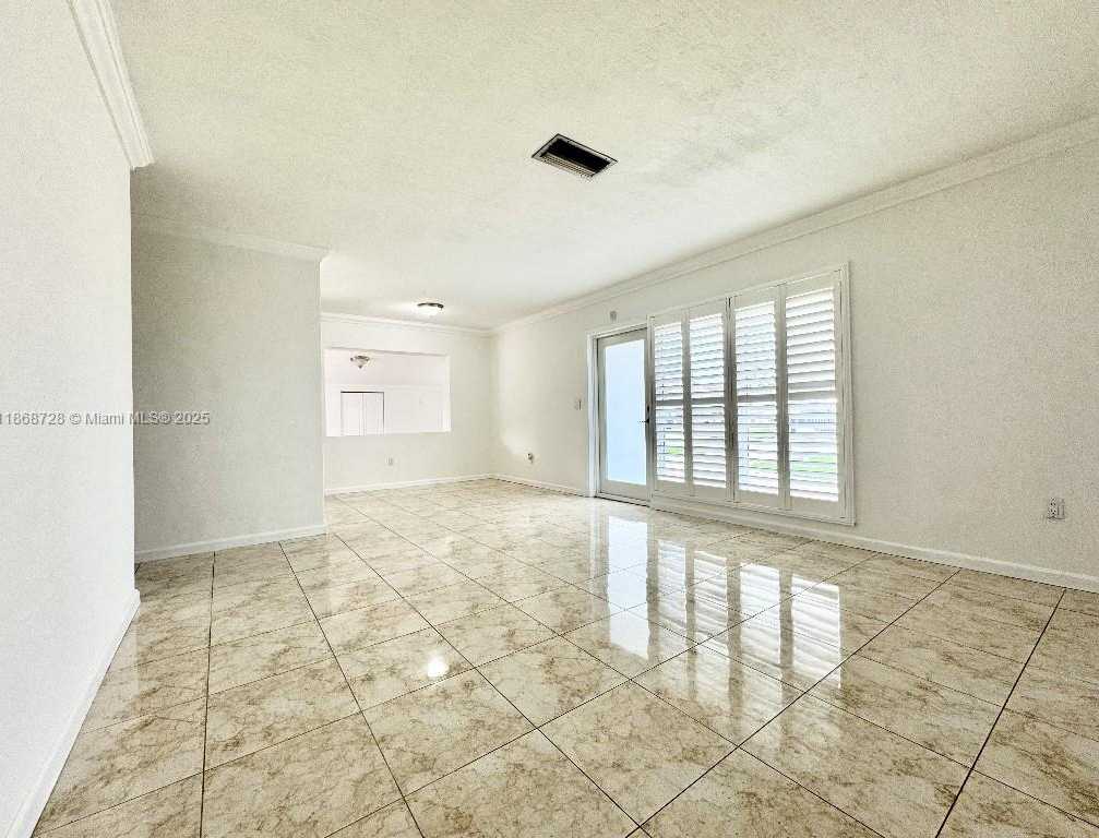 Small Image of 6580 WEST 12TH CT, Hialeah Number 5