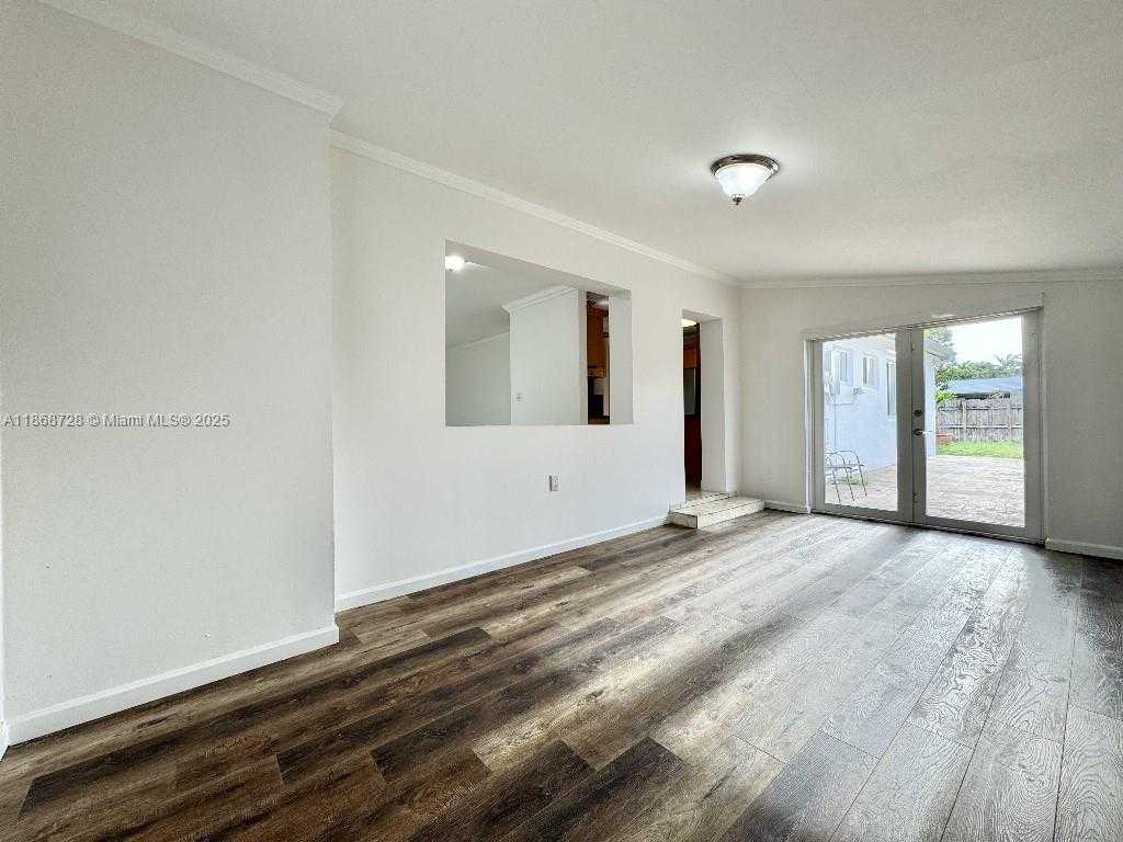 Small Image of 6580 WEST 12TH CT, Hialeah Number 8