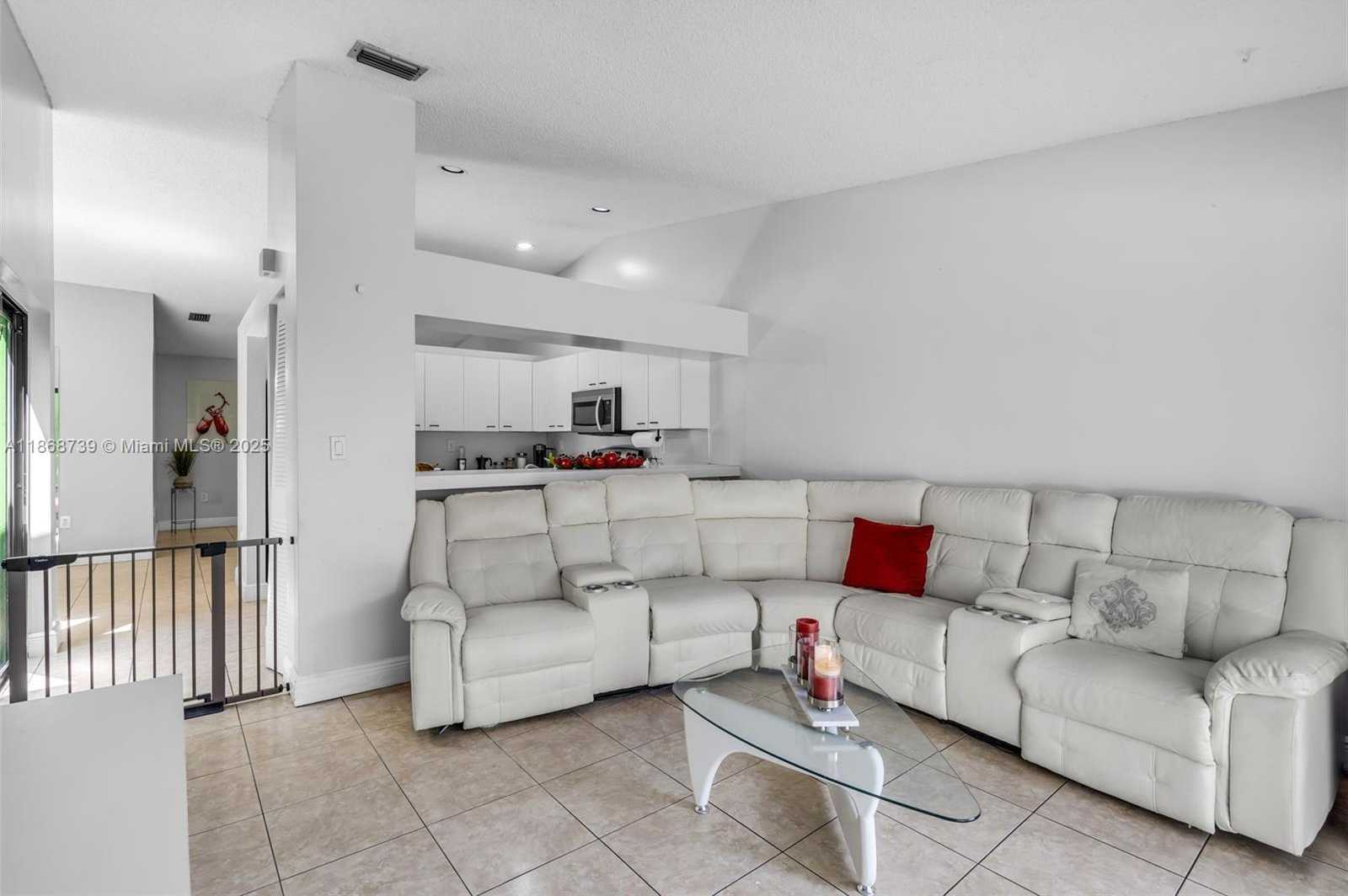 Small Image of 6646 NORTH WEST 175TH TER, Hialeah Number 10