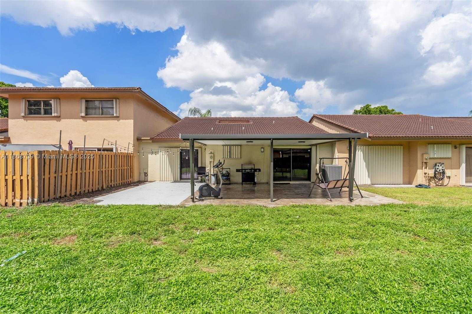 Small Image of 6646 NORTH WEST 175TH TER, Hialeah Number 22
