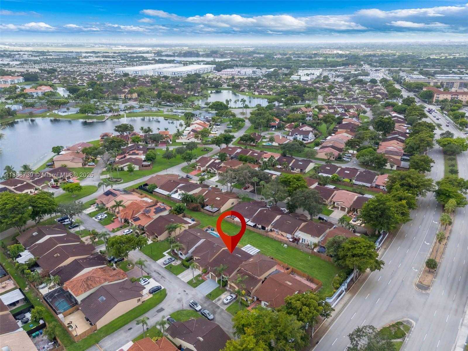 Small Image of 6646 NORTH WEST 175TH TER, Hialeah Number 26