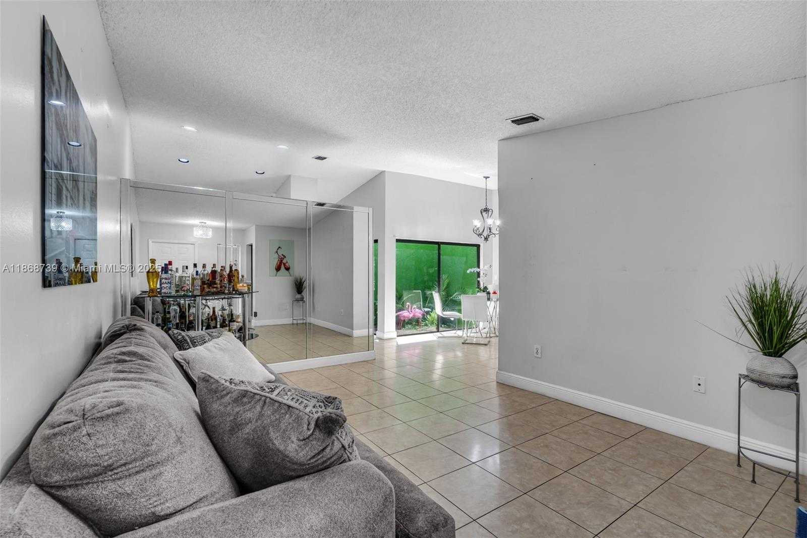 Small Image of 6646 NORTH WEST 175TH TER, Hialeah Number 3