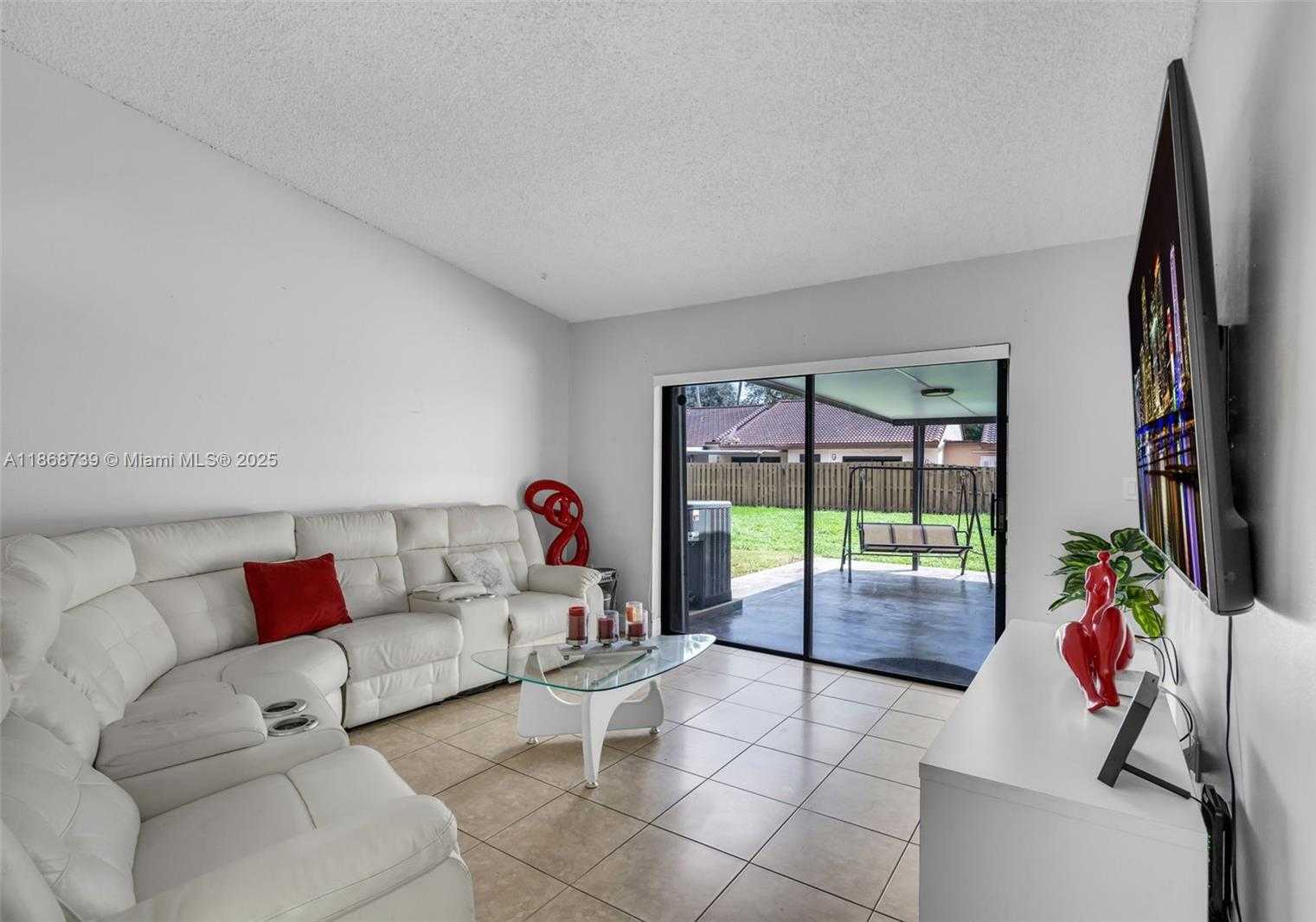 Small Image of 6646 NORTH WEST 175TH TER, Hialeah Number 9