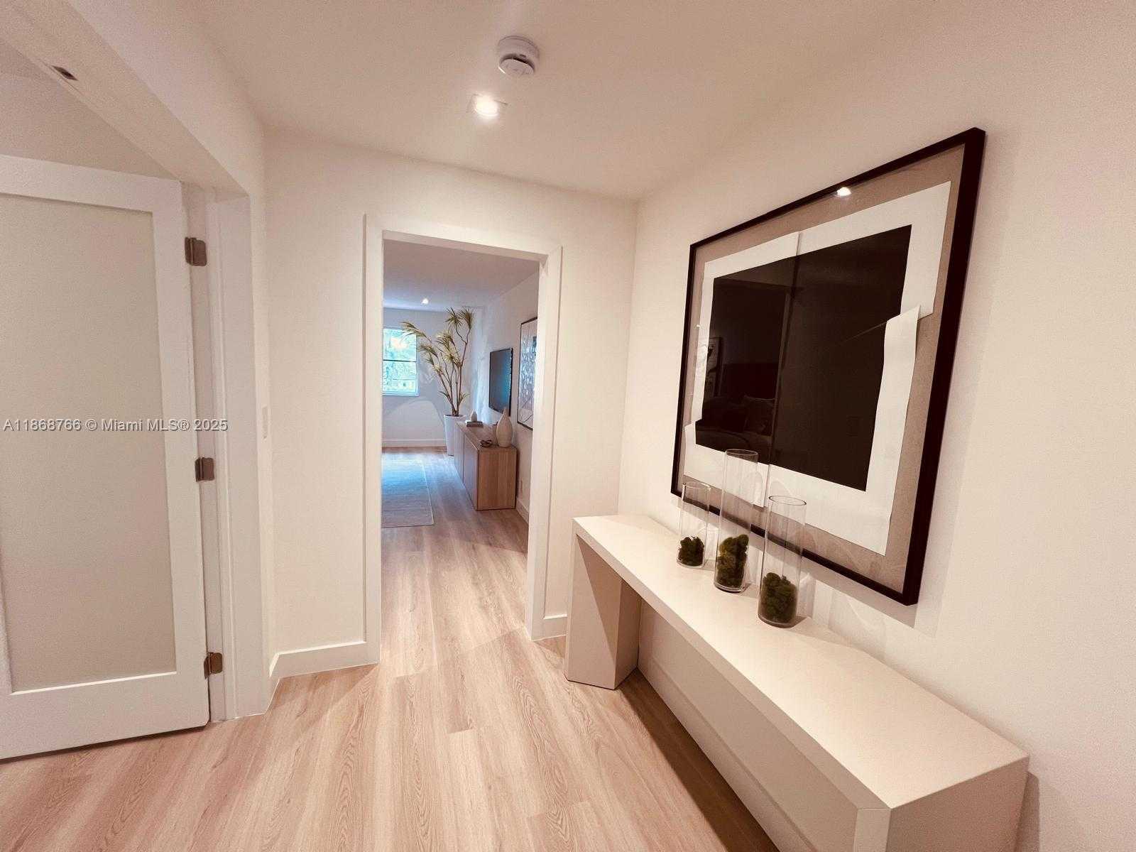 Small Image of 804 CRESTVIEW CIR, Weston Number 11