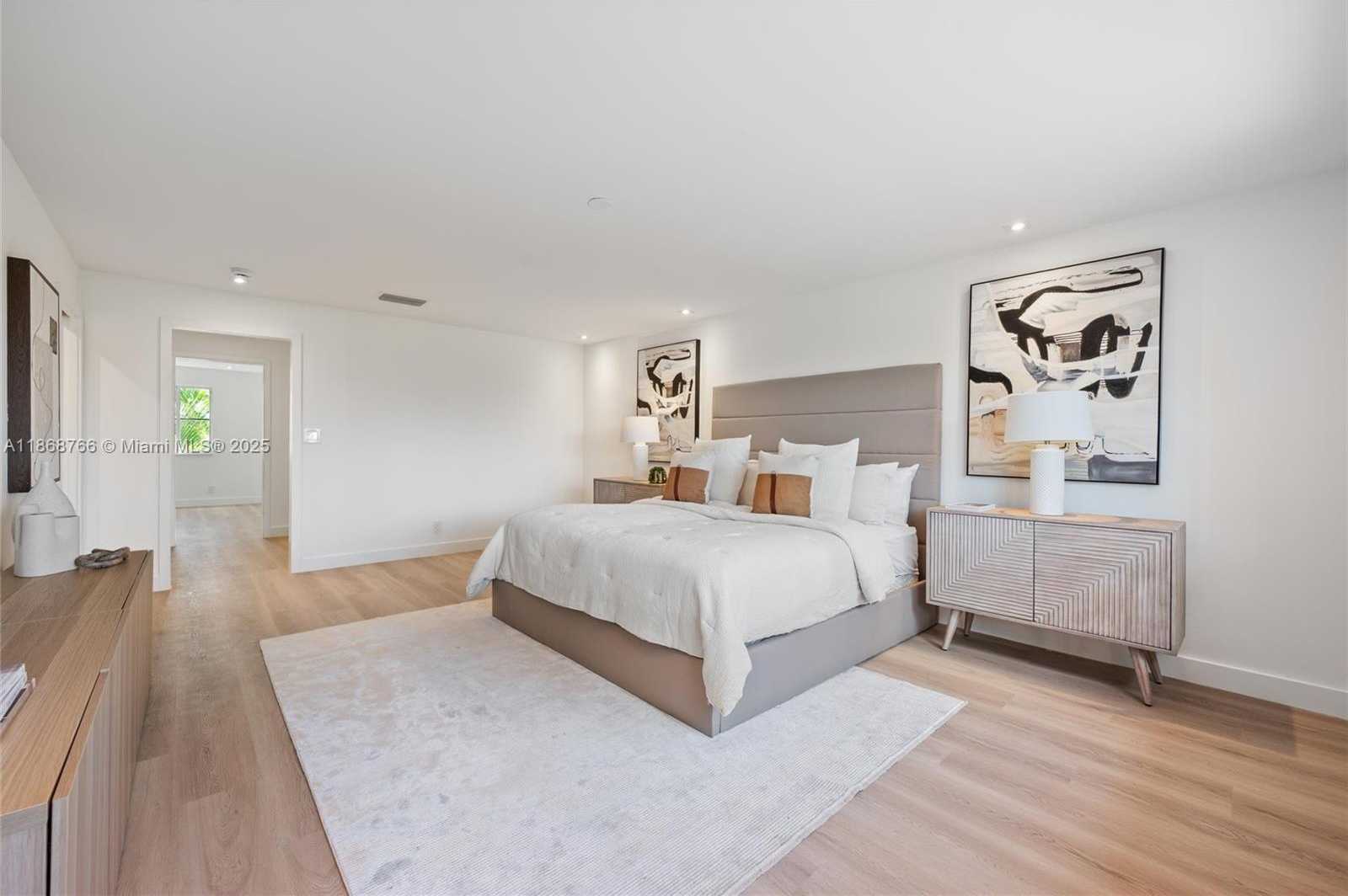Small Image of 804 CRESTVIEW CIR, Weston Number 12