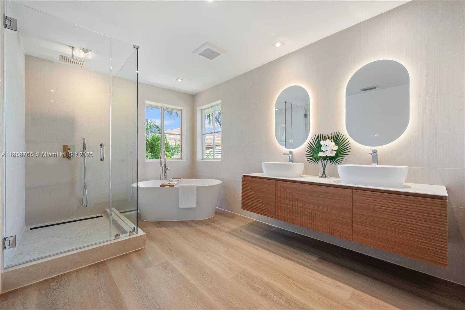 Small Image of 804 CRESTVIEW CIR, Weston Number 13