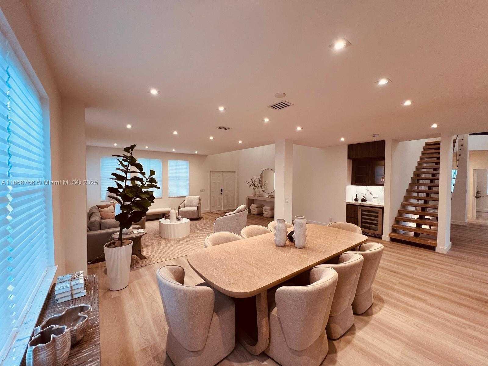 Small Image of 804 CRESTVIEW CIR, Weston Number 20