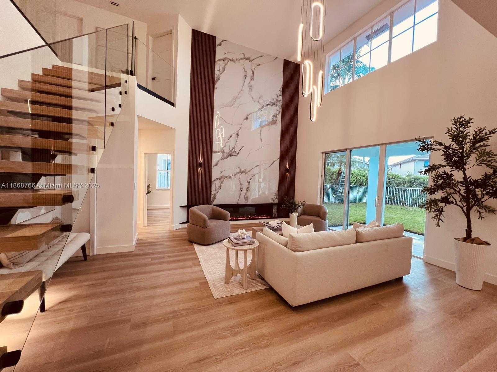 Small Image of 804 CRESTVIEW CIR, Weston Number 21