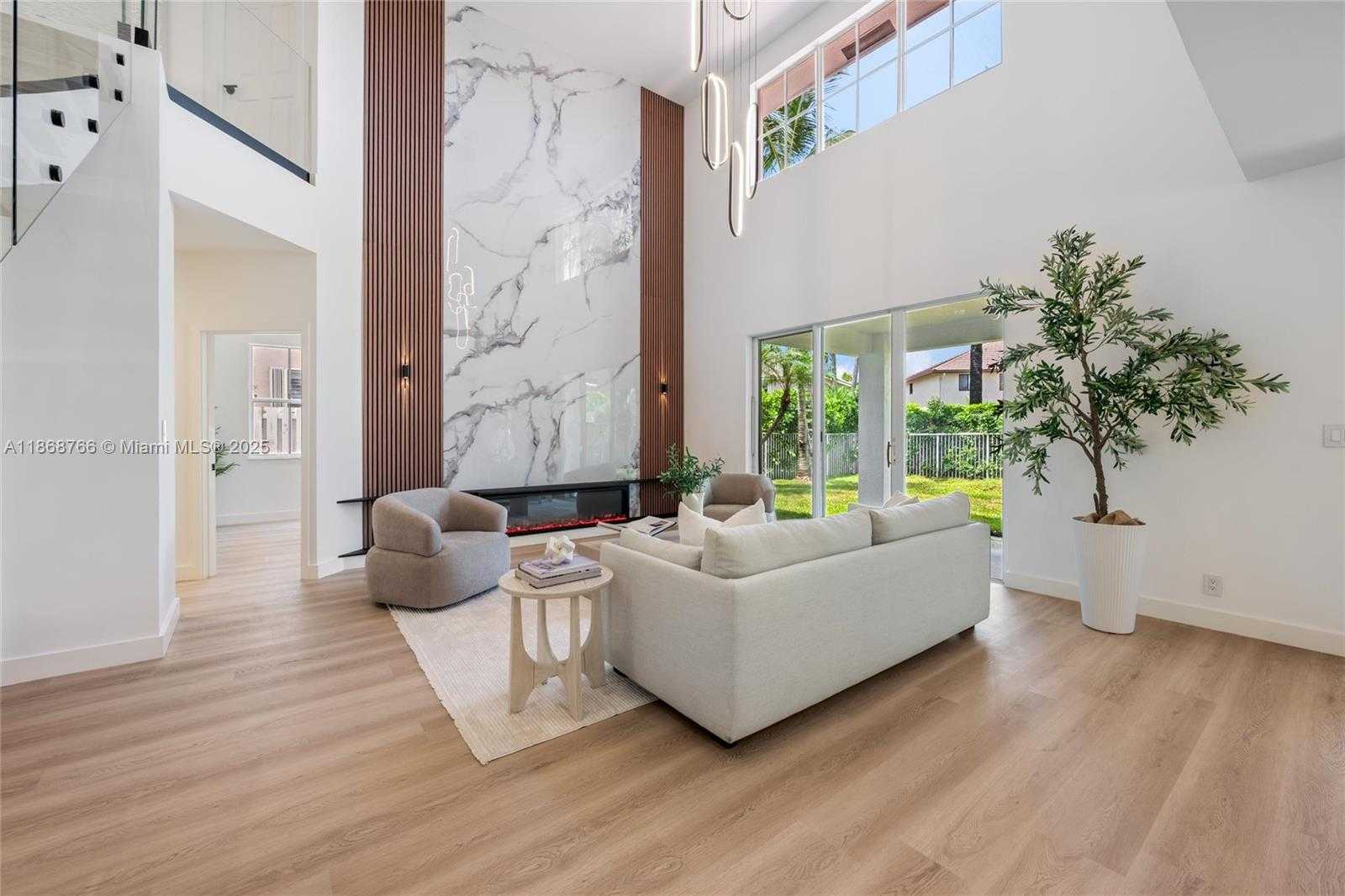 Small Image of 804 CRESTVIEW CIR, Weston Number 6