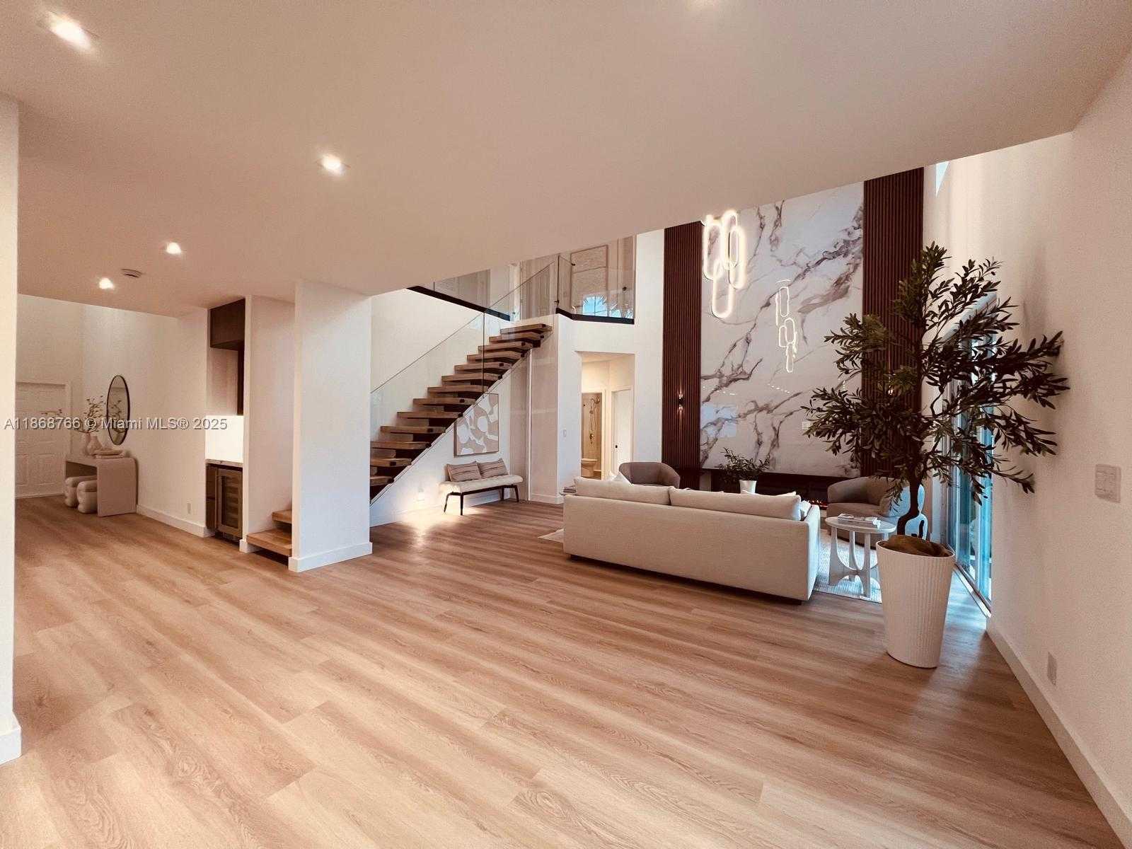 Small Image of 804 CRESTVIEW CIR, Weston Number 8