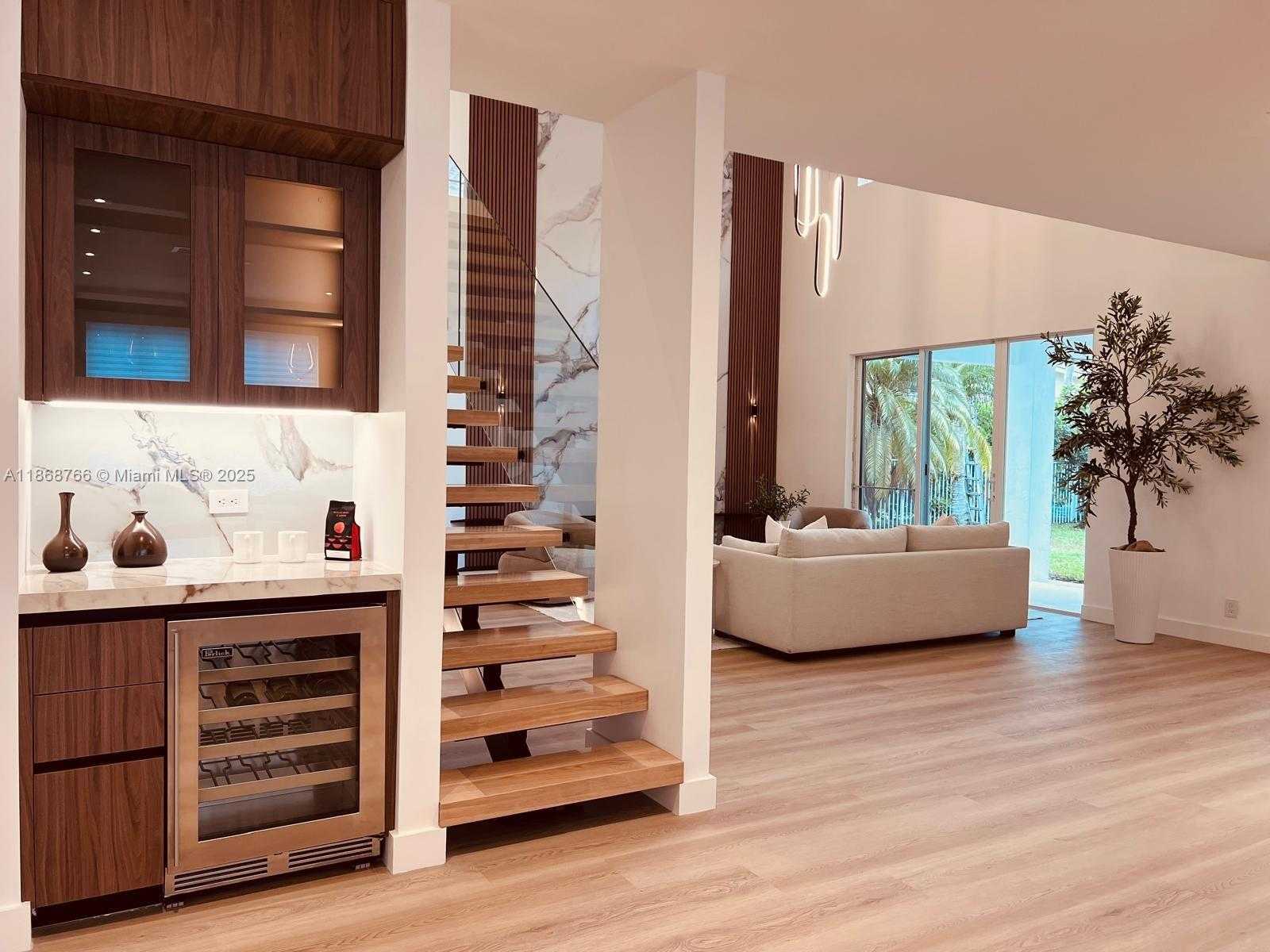 Small Image of 804 CRESTVIEW CIR, Weston Number 9