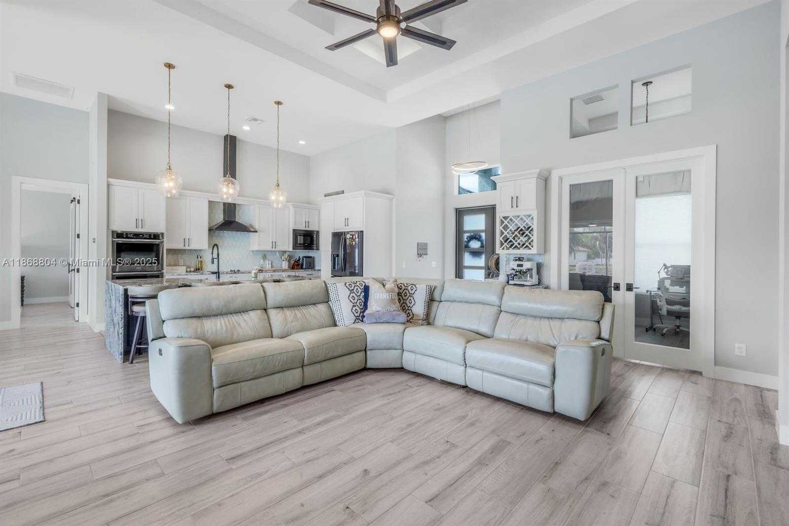 Small Image of 2590 SURFSIDE BLVD, Cape Coral Number 13
