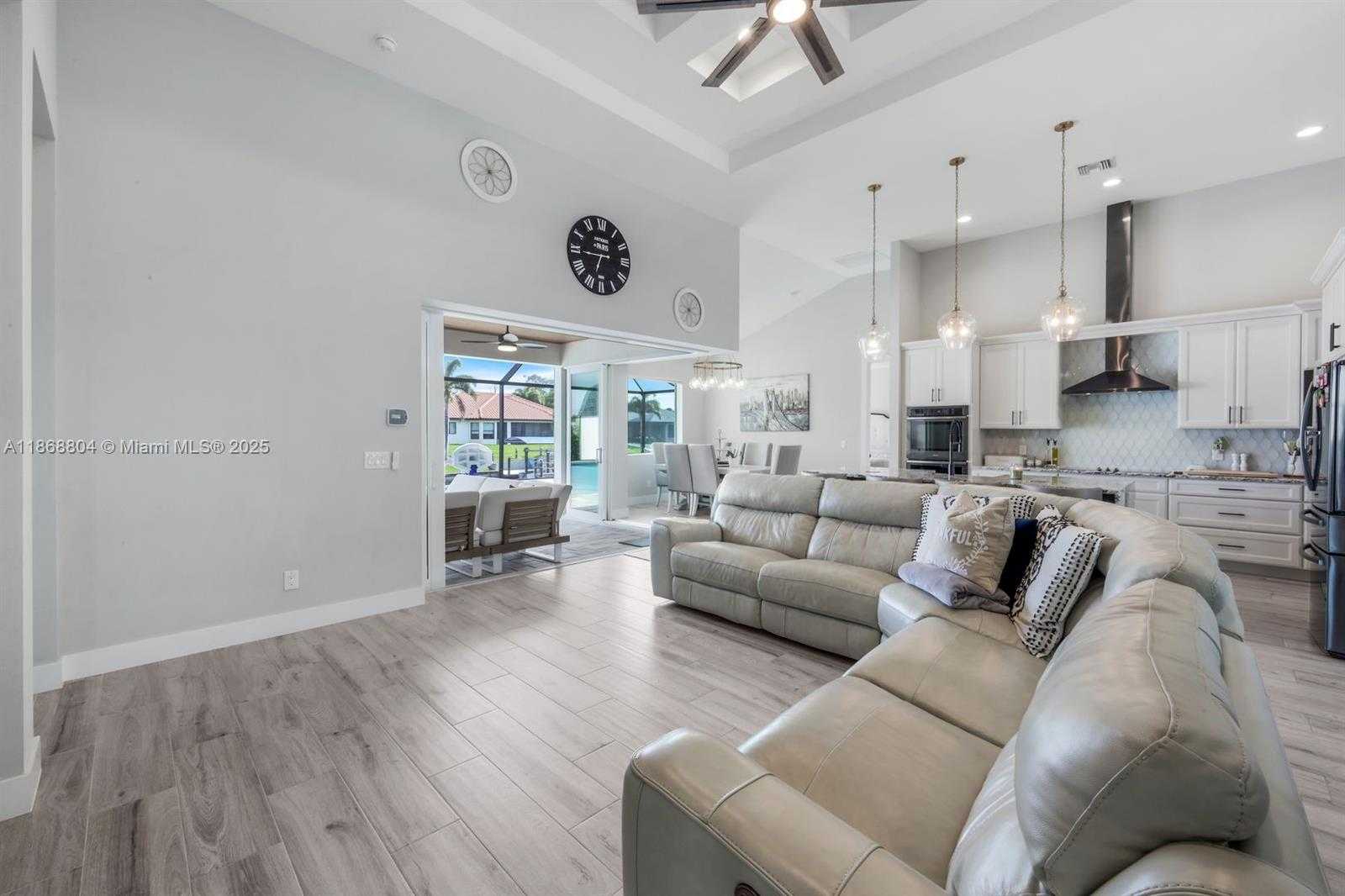 Small Image of 2590 SURFSIDE BLVD, Cape Coral Number 14