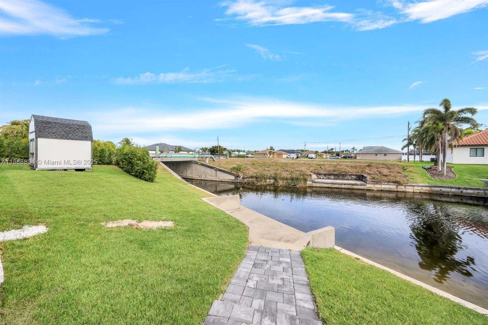 Small Image of 2590 SURFSIDE BLVD, Cape Coral Number 3