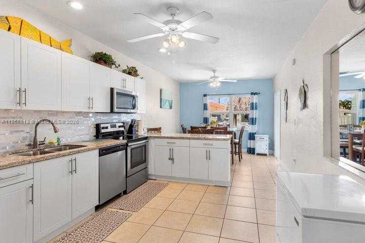 Small Image of 431 5TH ST, Key Colony Number 10