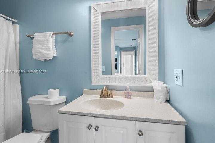Small Image of 431 5TH ST, Key Colony Number 17
