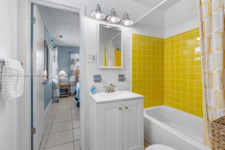 Small Image of 431 5TH ST, Key Colony Number 22