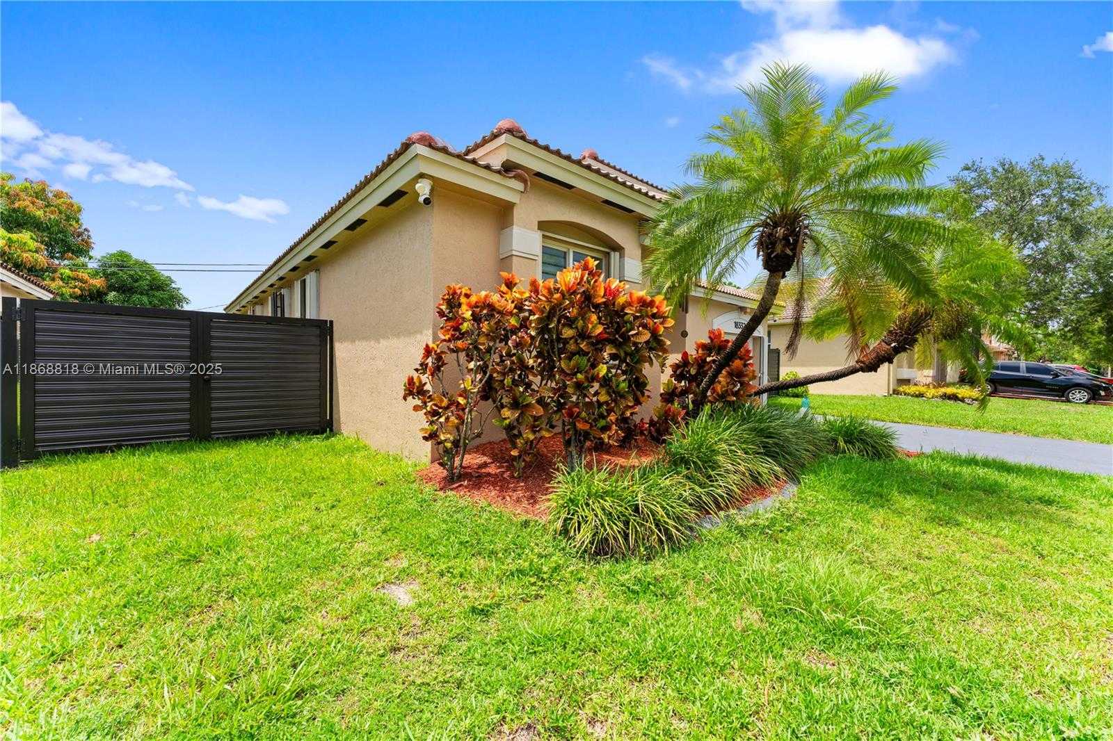 Small Image of 18332 SOUTH WEST 94TH CT, Palmetto Bay Number 2