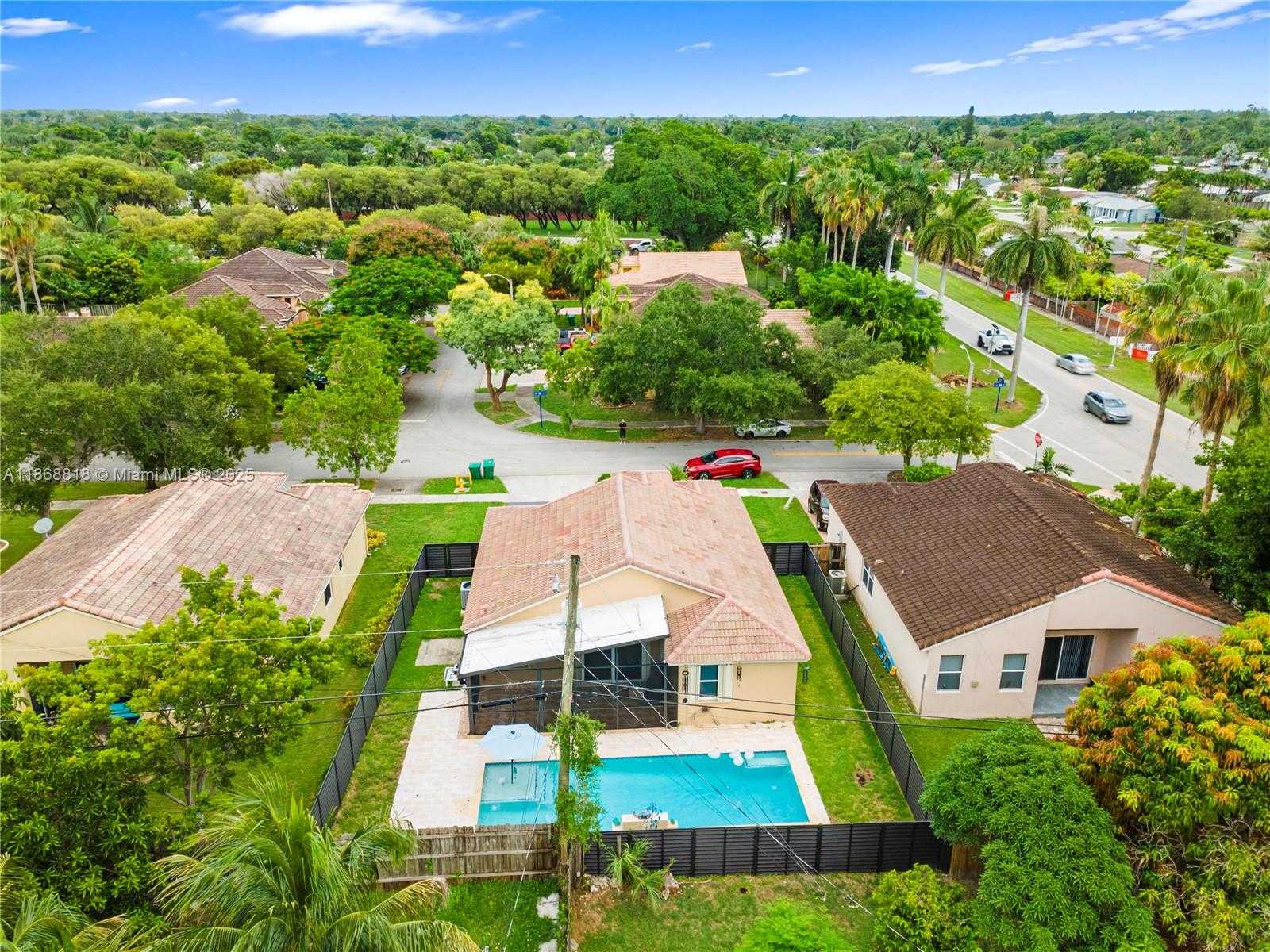 Small Image of 18332 SOUTH WEST 94TH CT, Palmetto Bay Number 41