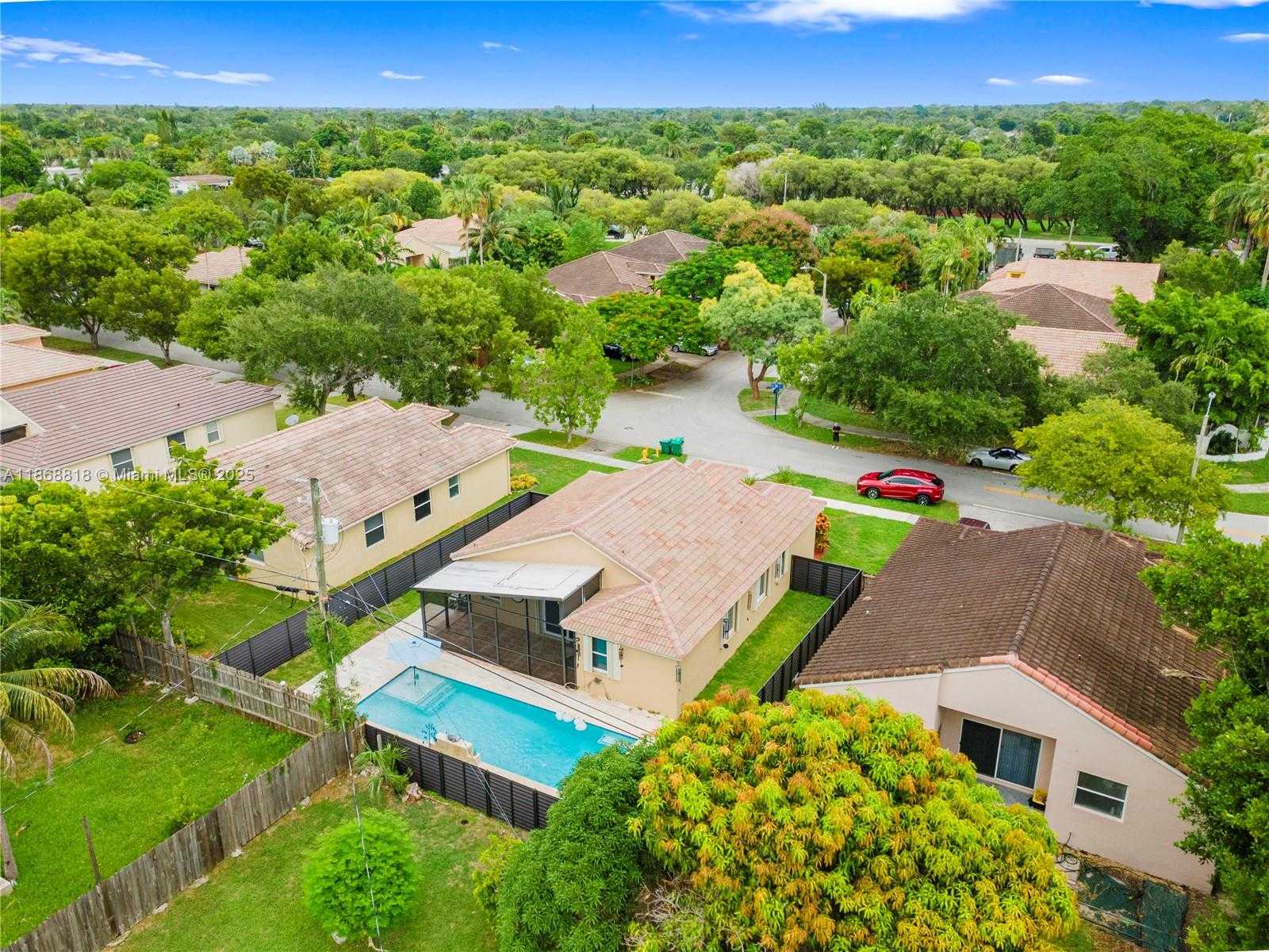 Small Image of 18332 SOUTH WEST 94TH CT, Palmetto Bay Number 42