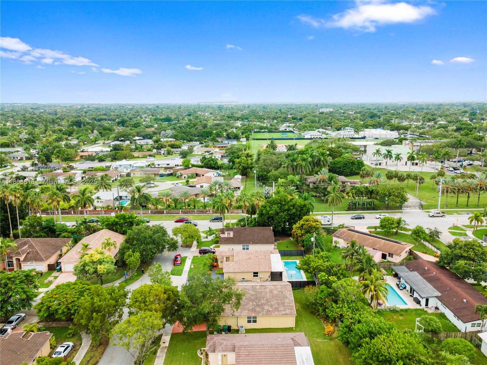 Small Image of 18332 SOUTH WEST 94TH CT, Palmetto Bay Number 48