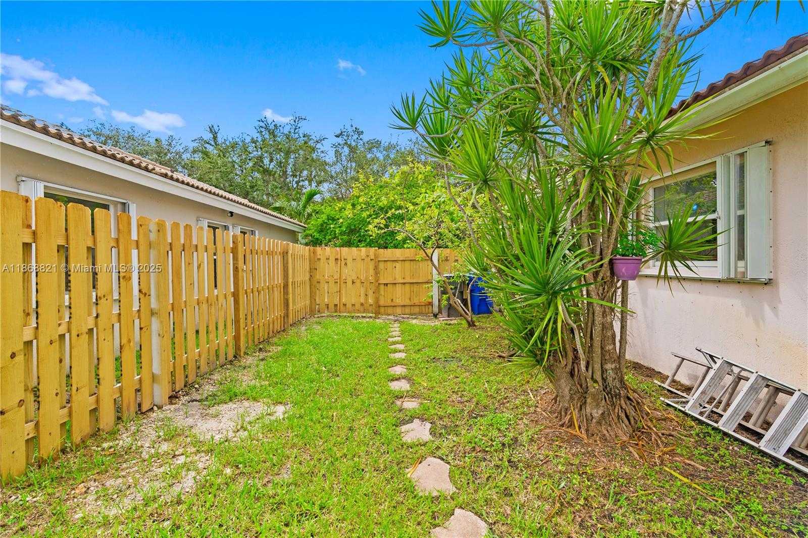 Small Image of 3439 SOUTH WEST 51ST ST, Hollywood Number 37