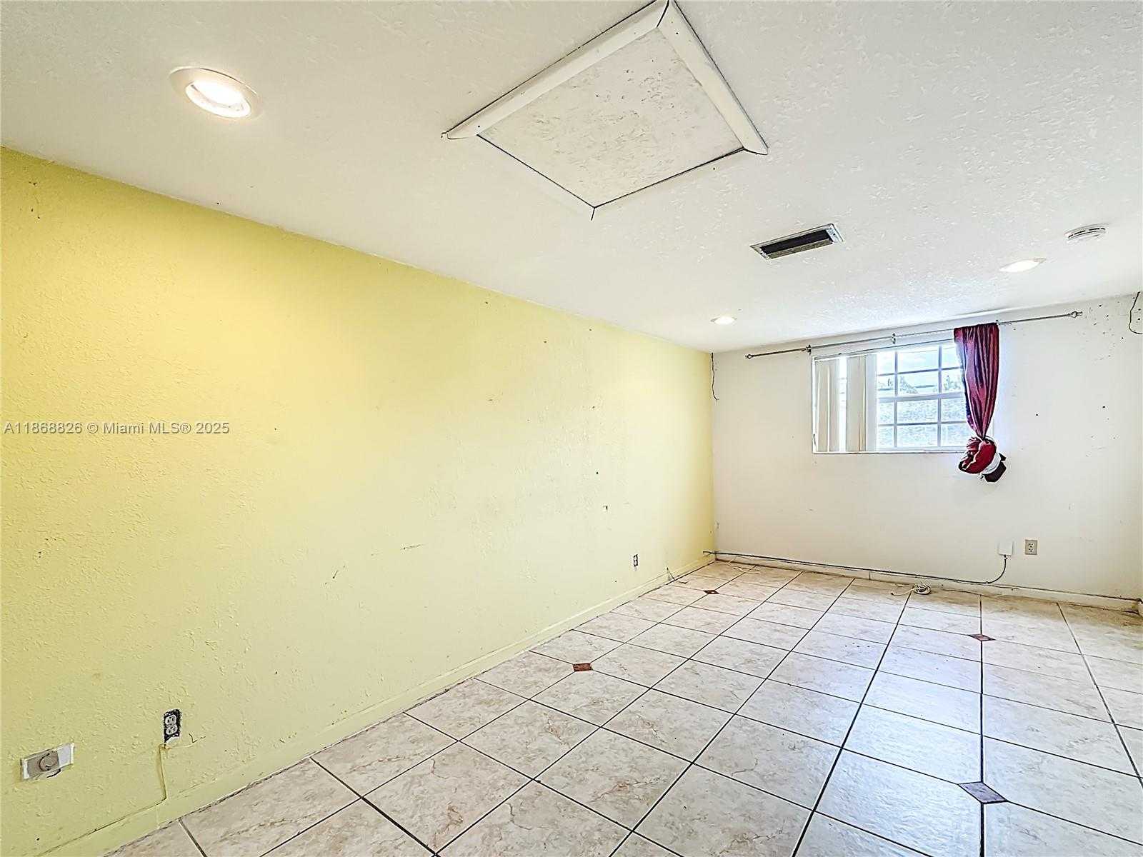 Small Image of 1521 NORTH WEST 168TH TER, Miami Gardens Number 14