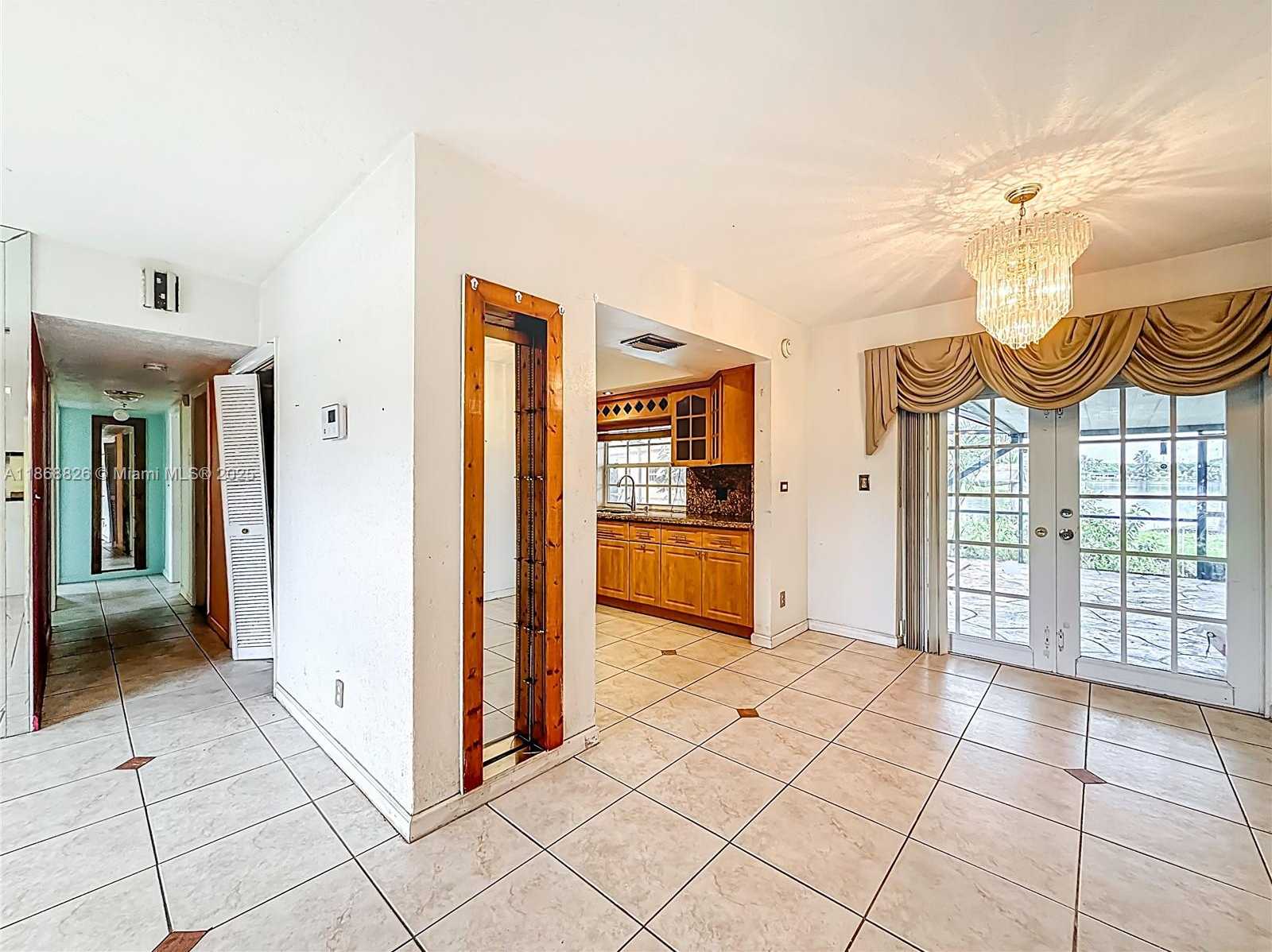 Small Image of 1521 NORTH WEST 168TH TER, Miami Gardens Number 7