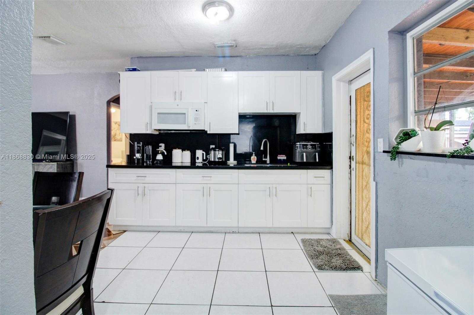 Small Image of 466 EAST 19TH ST, Hialeah Number 13