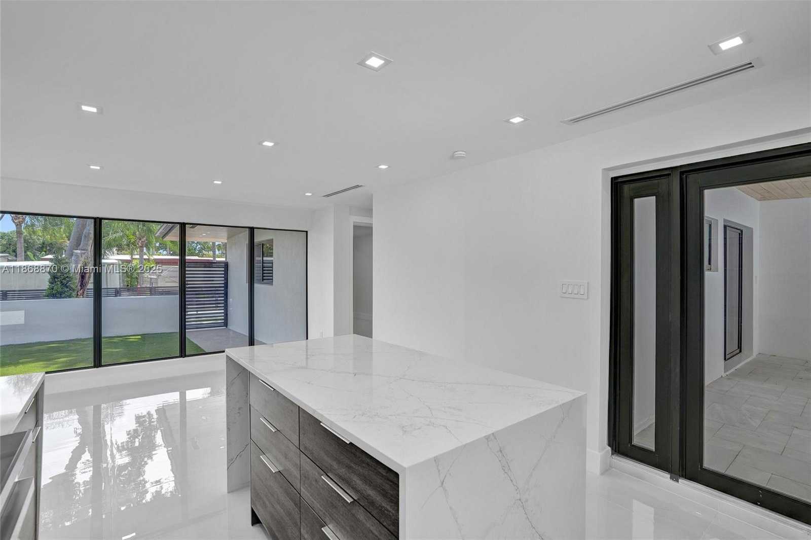 Small Image of 1931 NORTH EAST 186TH DR, North Miami Beach Number 12