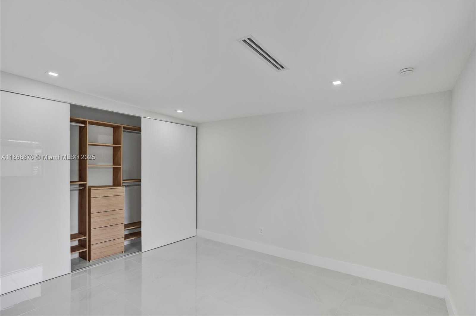 Small Image of 1931 NORTH EAST 186TH DR, North Miami Beach Number 18