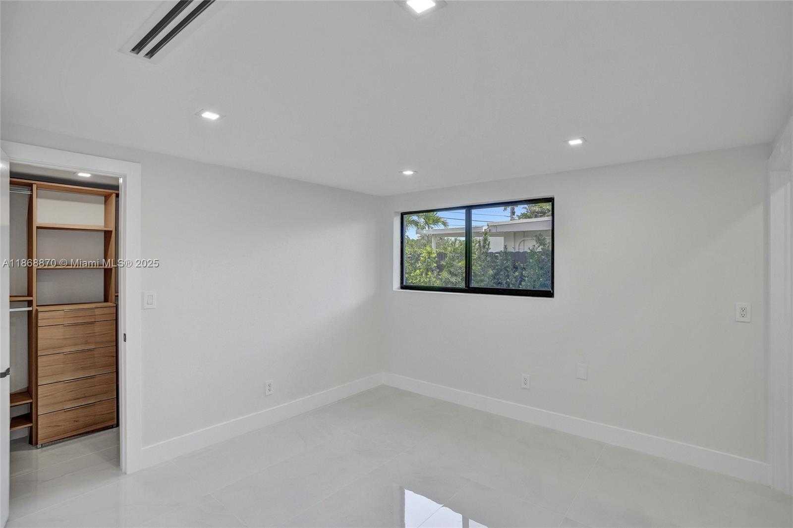 Small Image of 1931 NORTH EAST 186TH DR, North Miami Beach Number 23