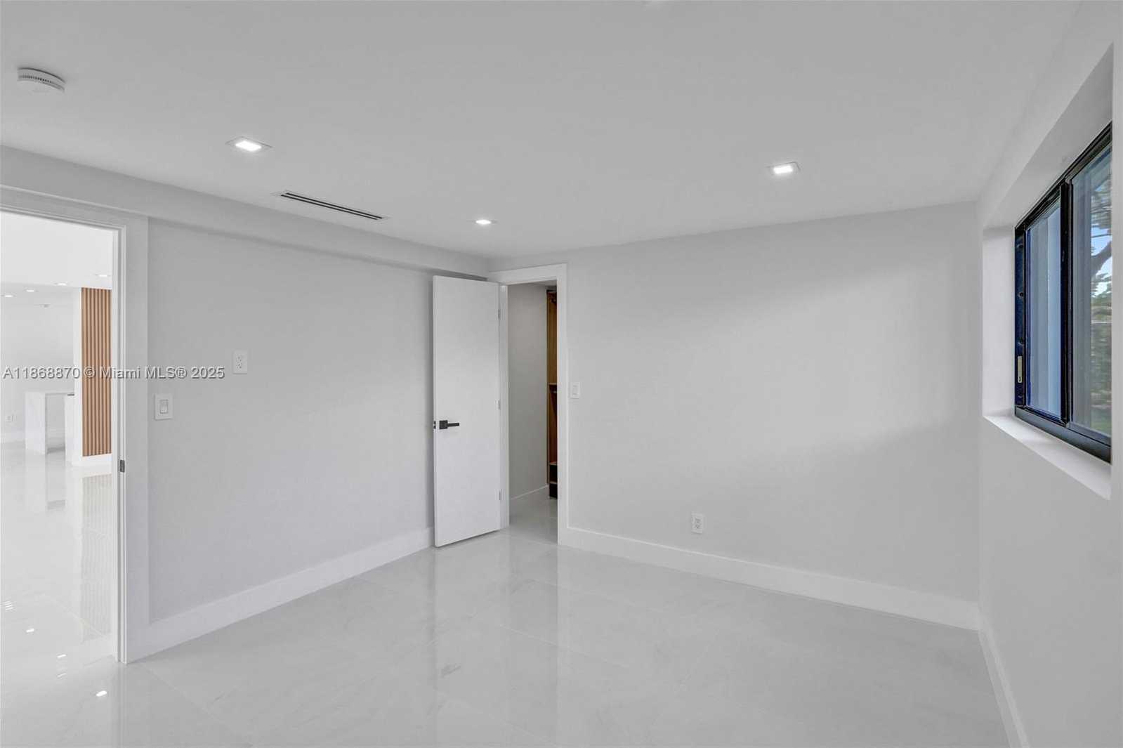 Small Image of 1931 NORTH EAST 186TH DR, North Miami Beach Number 24