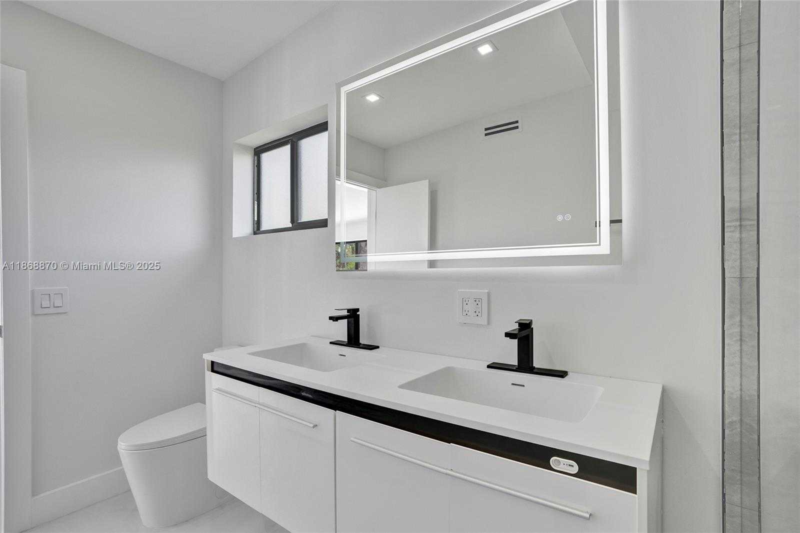 Small Image of 1931 NORTH EAST 186TH DR, North Miami Beach Number 30