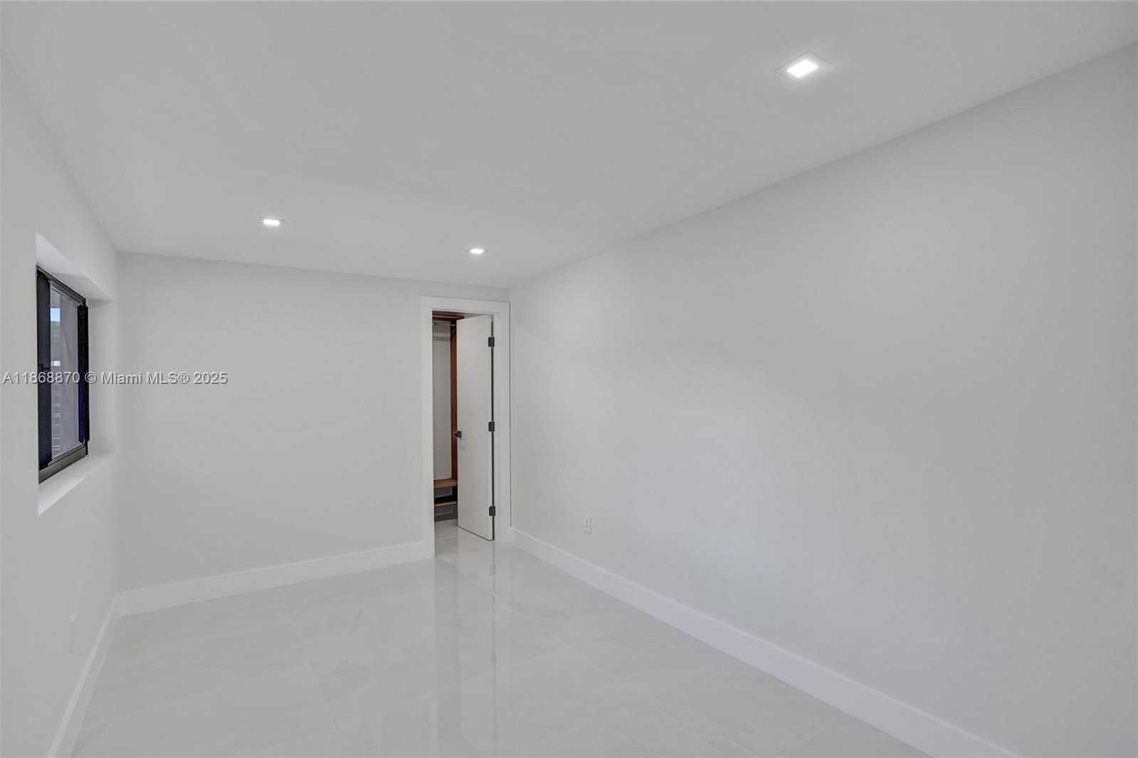 Small Image of 1931 NORTH EAST 186TH DR, North Miami Beach Number 33