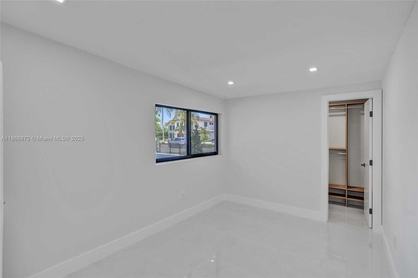 Small Image of 1931 NORTH EAST 186TH DR, North Miami Beach Number 34