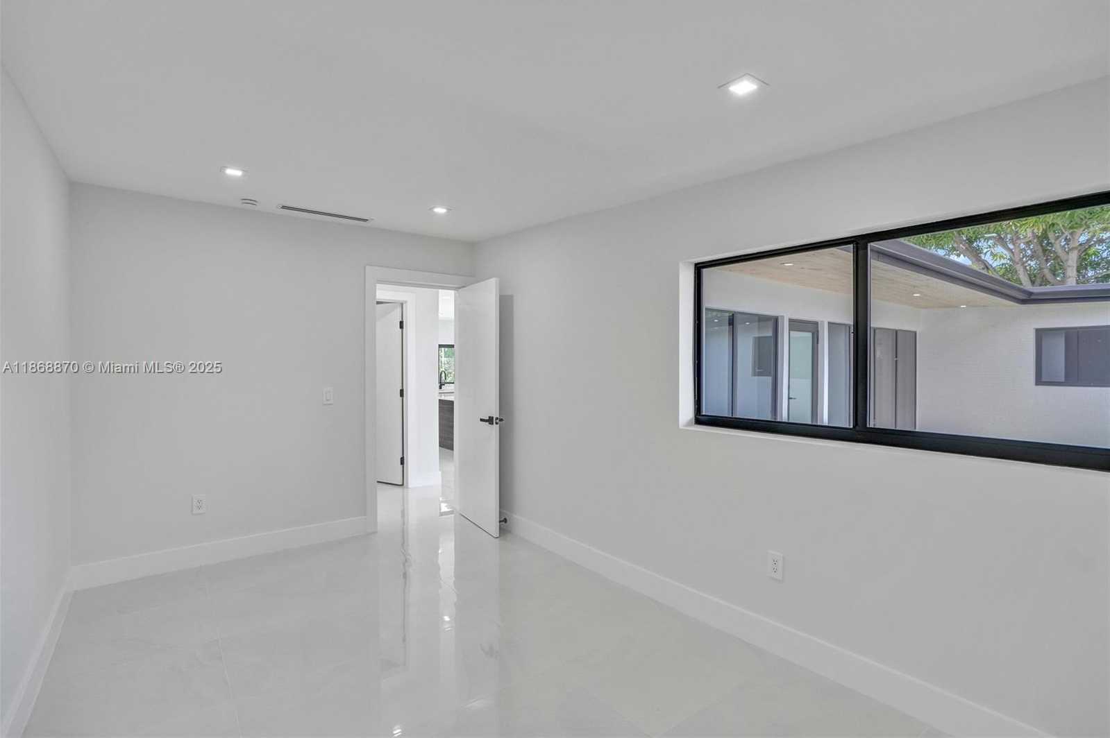 Small Image of 1931 NORTH EAST 186TH DR, North Miami Beach Number 35