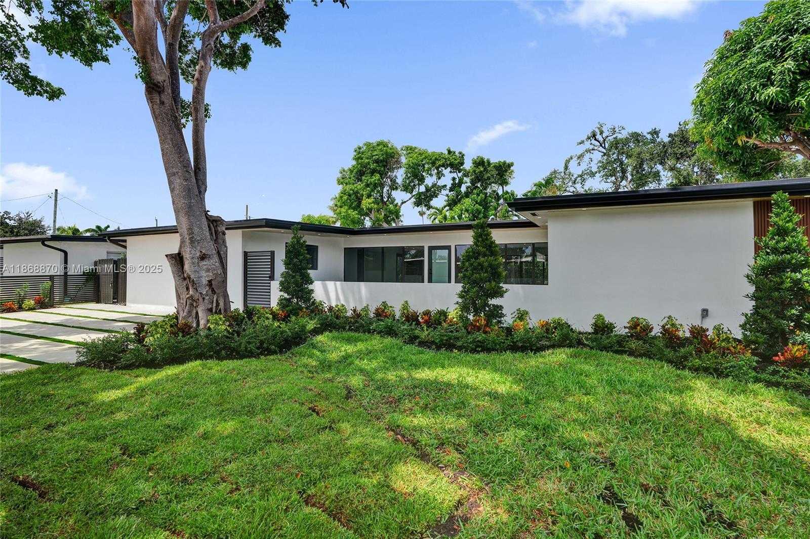 Small Image of 1931 NORTH EAST 186TH DR, North Miami Beach Number 4