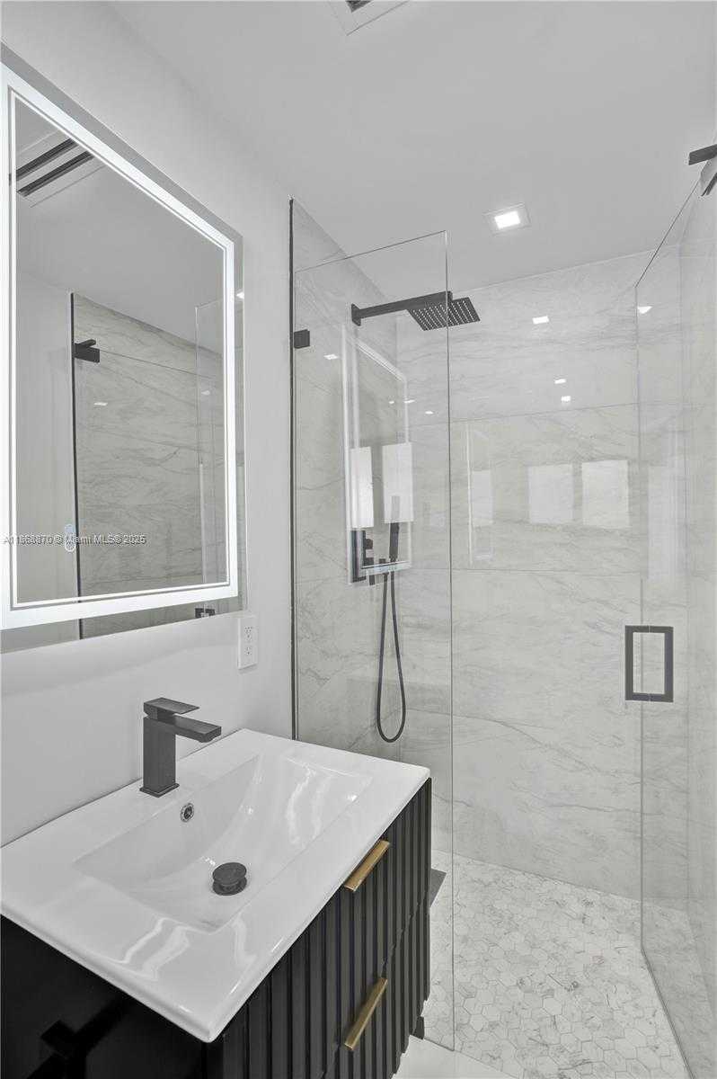 Small Image of 1931 NORTH EAST 186TH DR, North Miami Beach Number 40