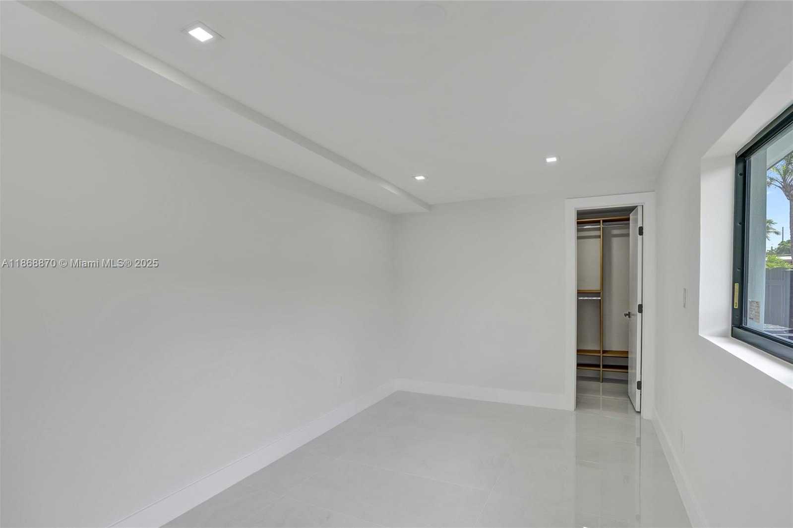 Small Image of 1931 NORTH EAST 186TH DR, North Miami Beach Number 41