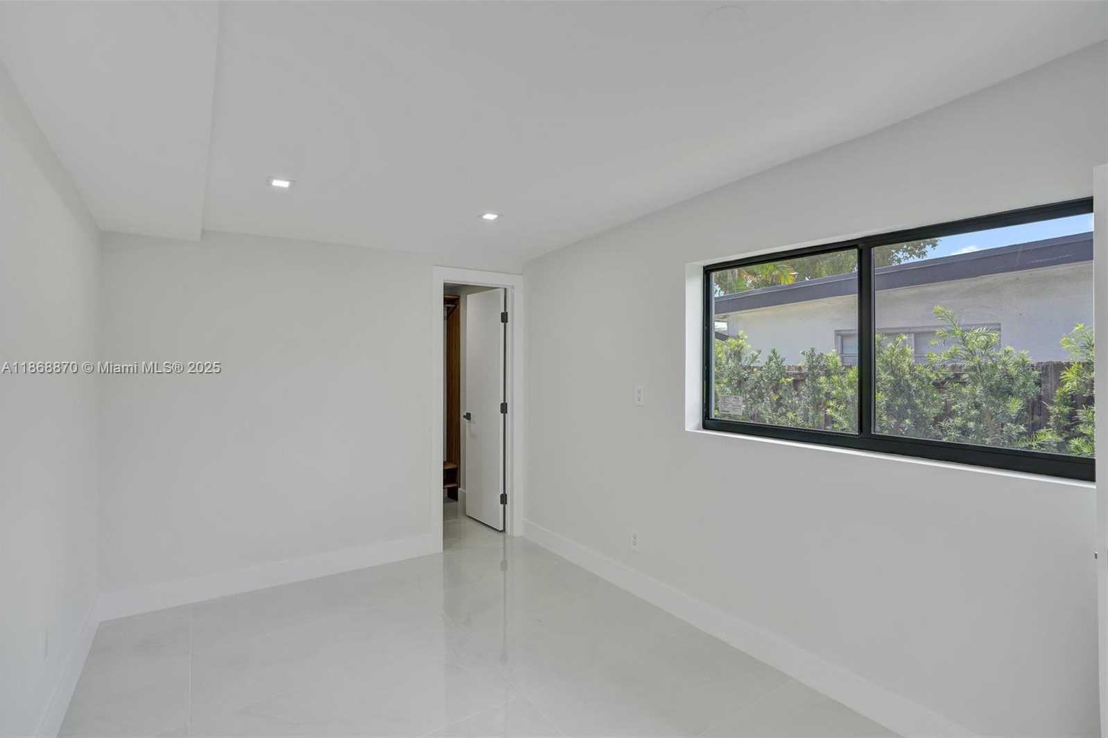 Small Image of 1931 NORTH EAST 186TH DR, North Miami Beach Number 42