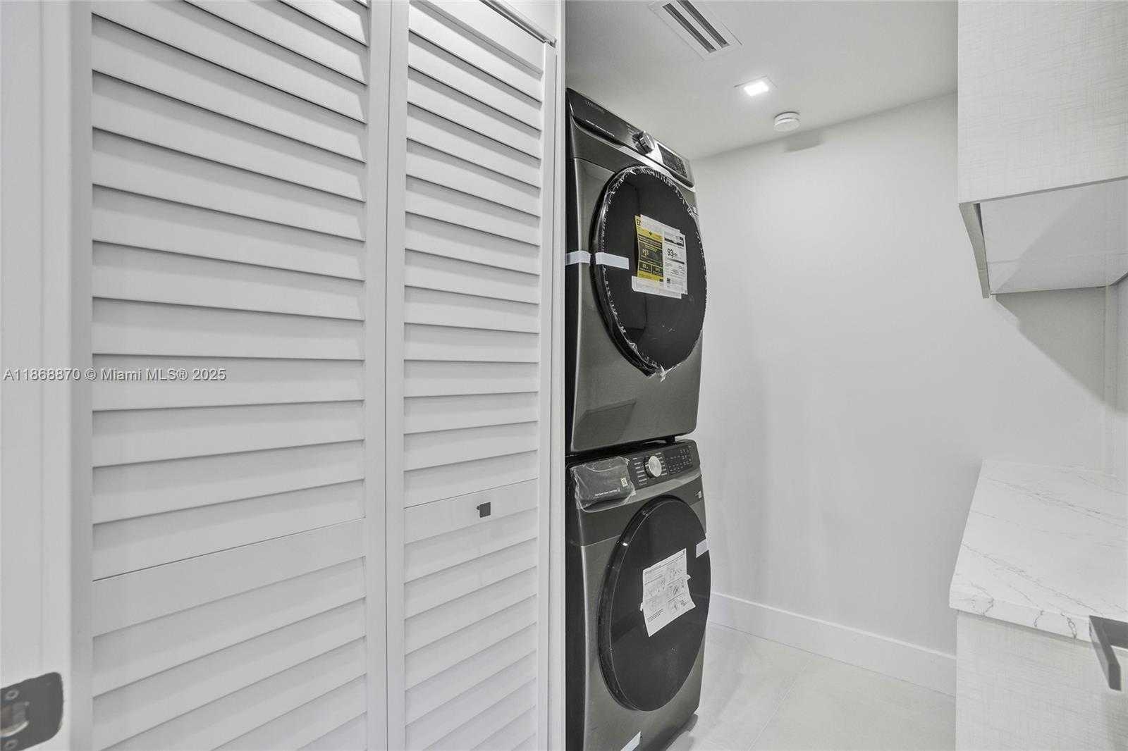 Small Image of 1931 NORTH EAST 186TH DR, North Miami Beach Number 45