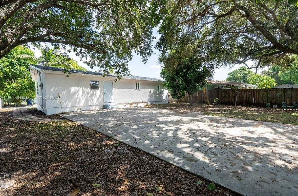 Small Image of 2250 NORTH WEST 154TH ST, Miami Gardens Number 14