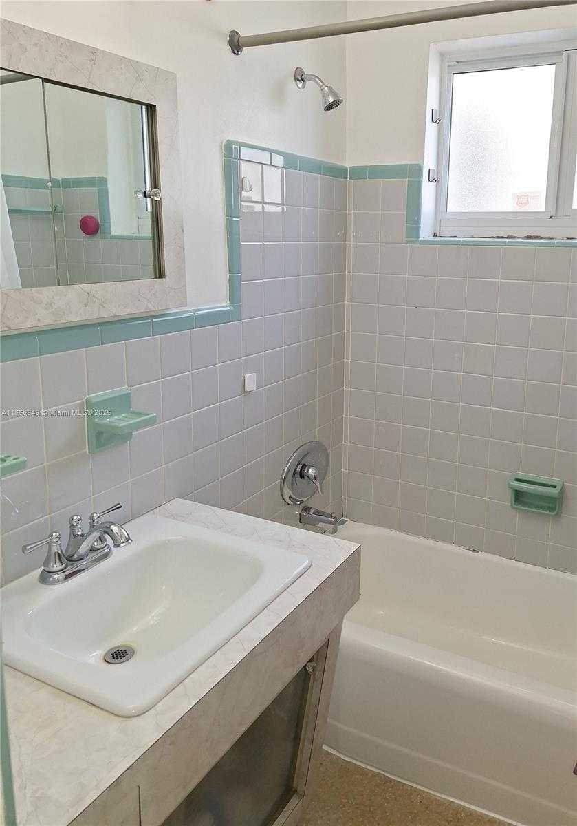 Small Image of 7561 MERIDIAN ST, Miramar Number 11