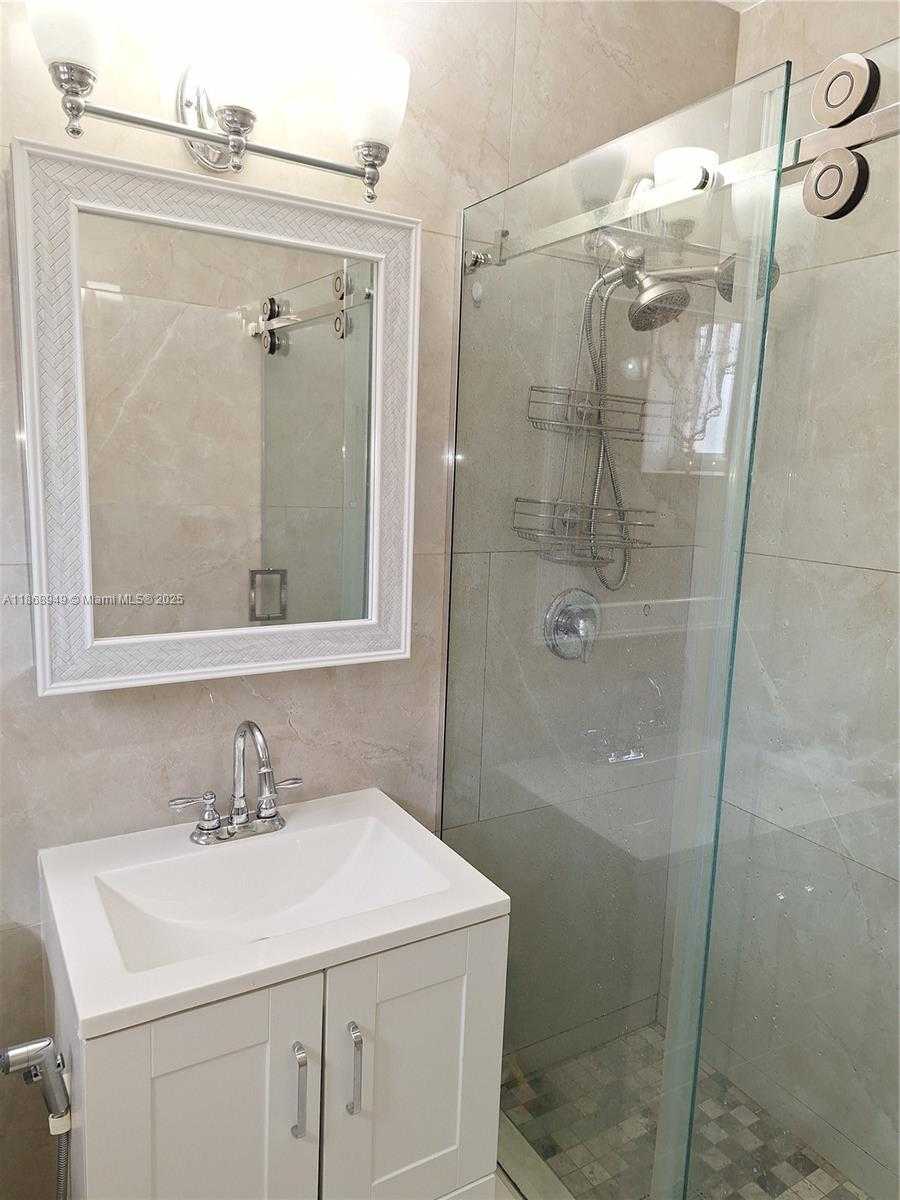 Small Image of 7561 MERIDIAN ST, Miramar Number 12