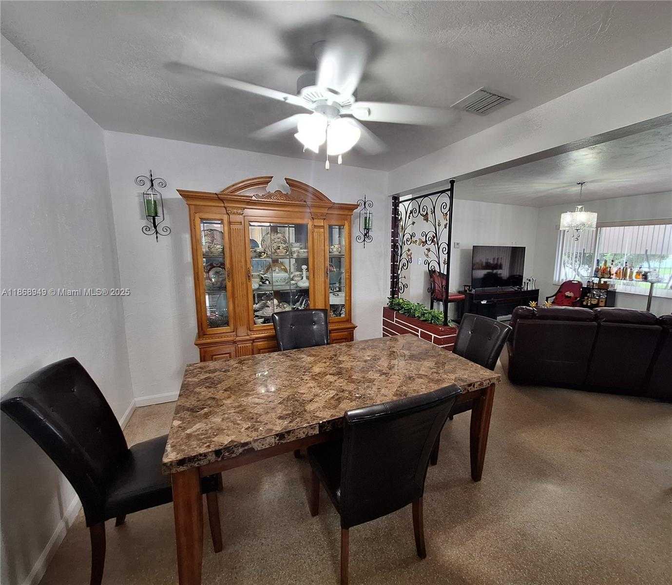 Small Image of 7561 MERIDIAN ST, Miramar Number 16